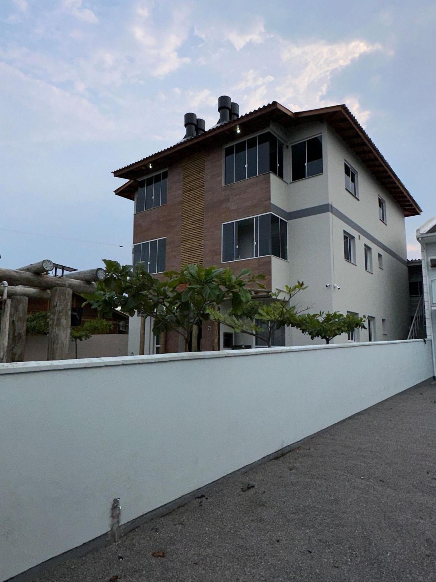 Residencial Wrubleski Sc Пинхейра Екстериор снимка