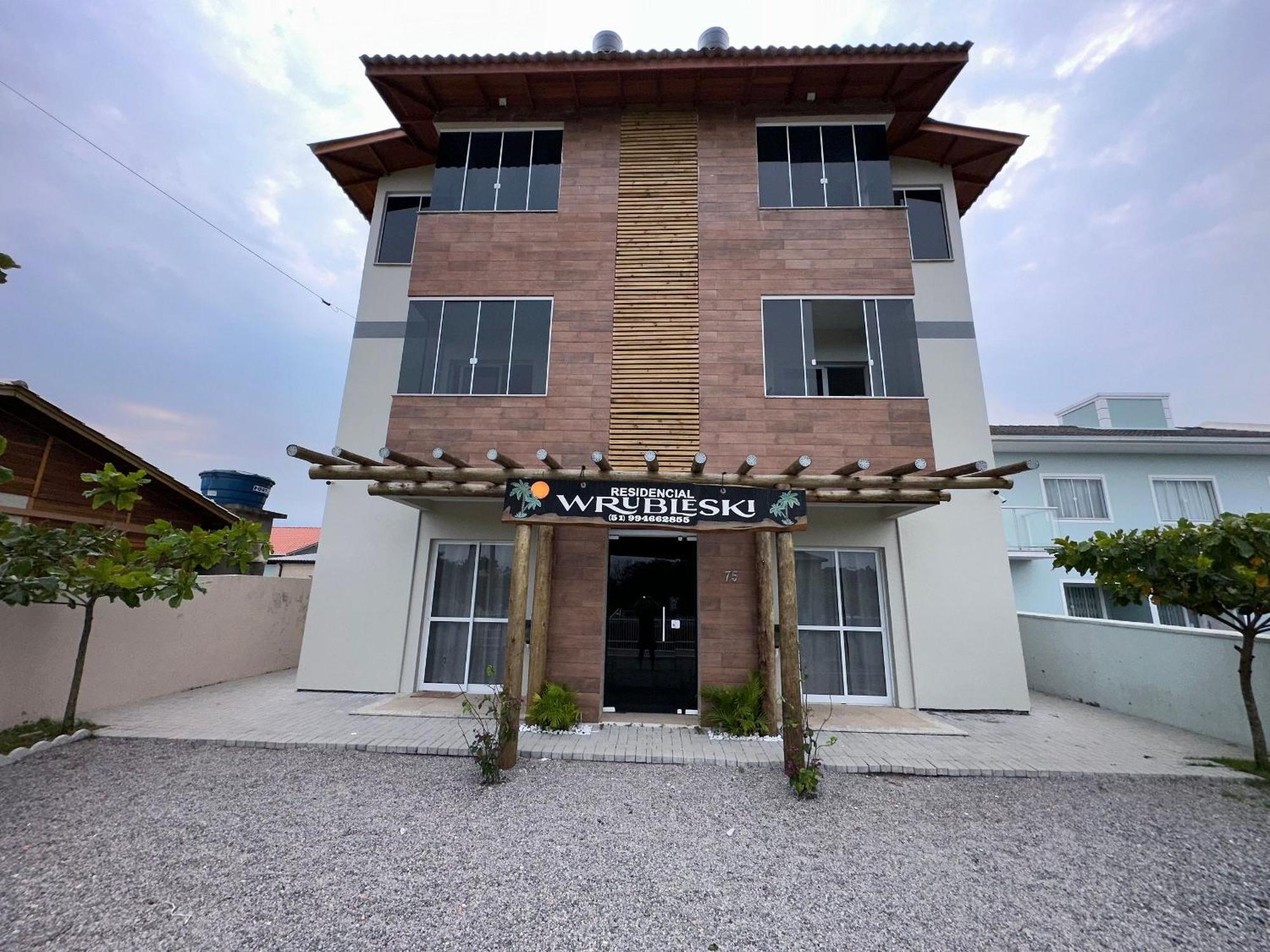 Residencial Wrubleski Sc Пинхейра Екстериор снимка