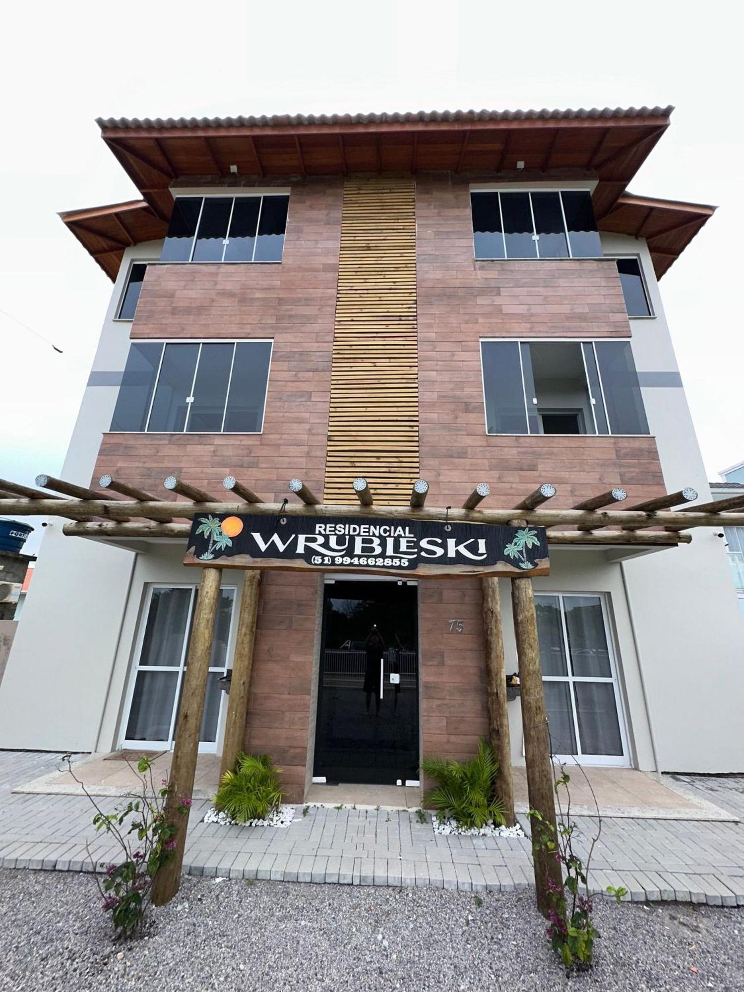 Residencial Wrubleski Sc Пинхейра Екстериор снимка