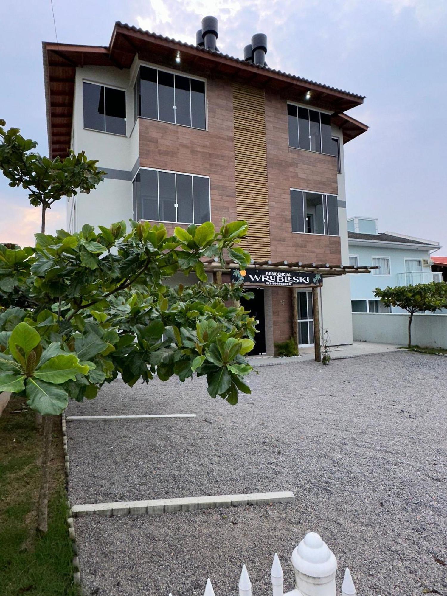 Residencial Wrubleski Sc Пинхейра Екстериор снимка