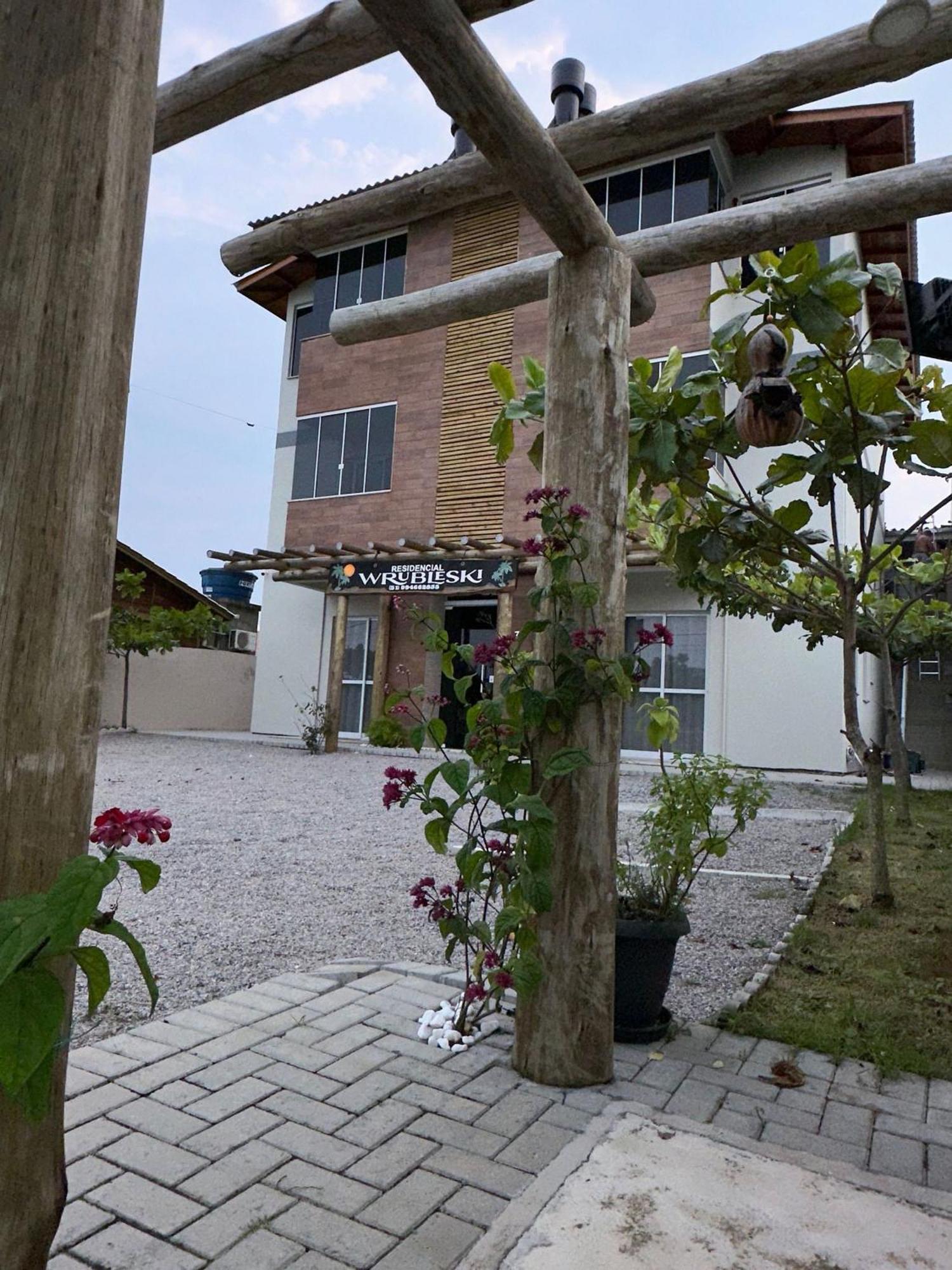 Residencial Wrubleski Sc Пинхейра Екстериор снимка