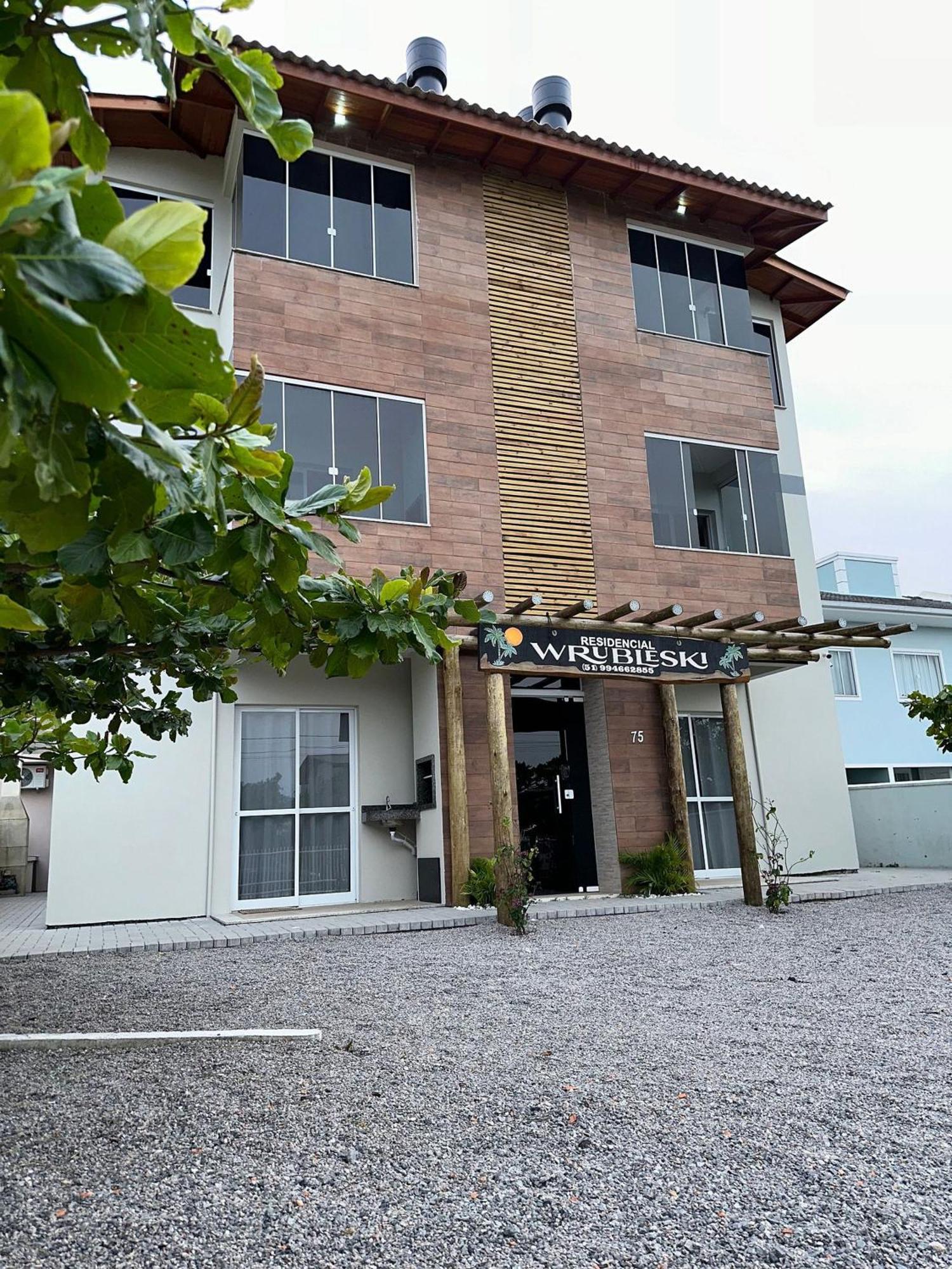 Residencial Wrubleski Sc Пинхейра Екстериор снимка