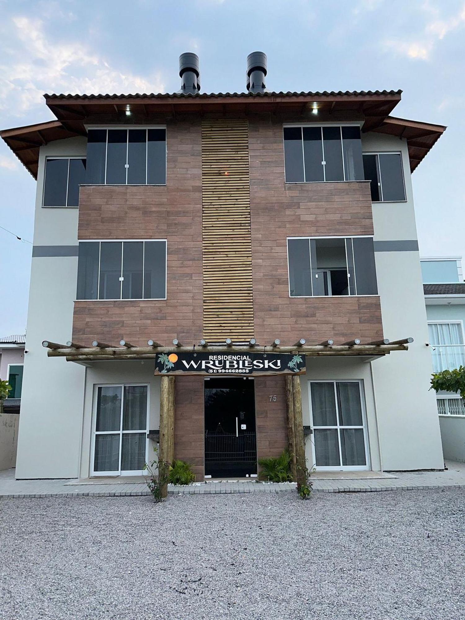 Residencial Wrubleski Sc Пинхейра Екстериор снимка