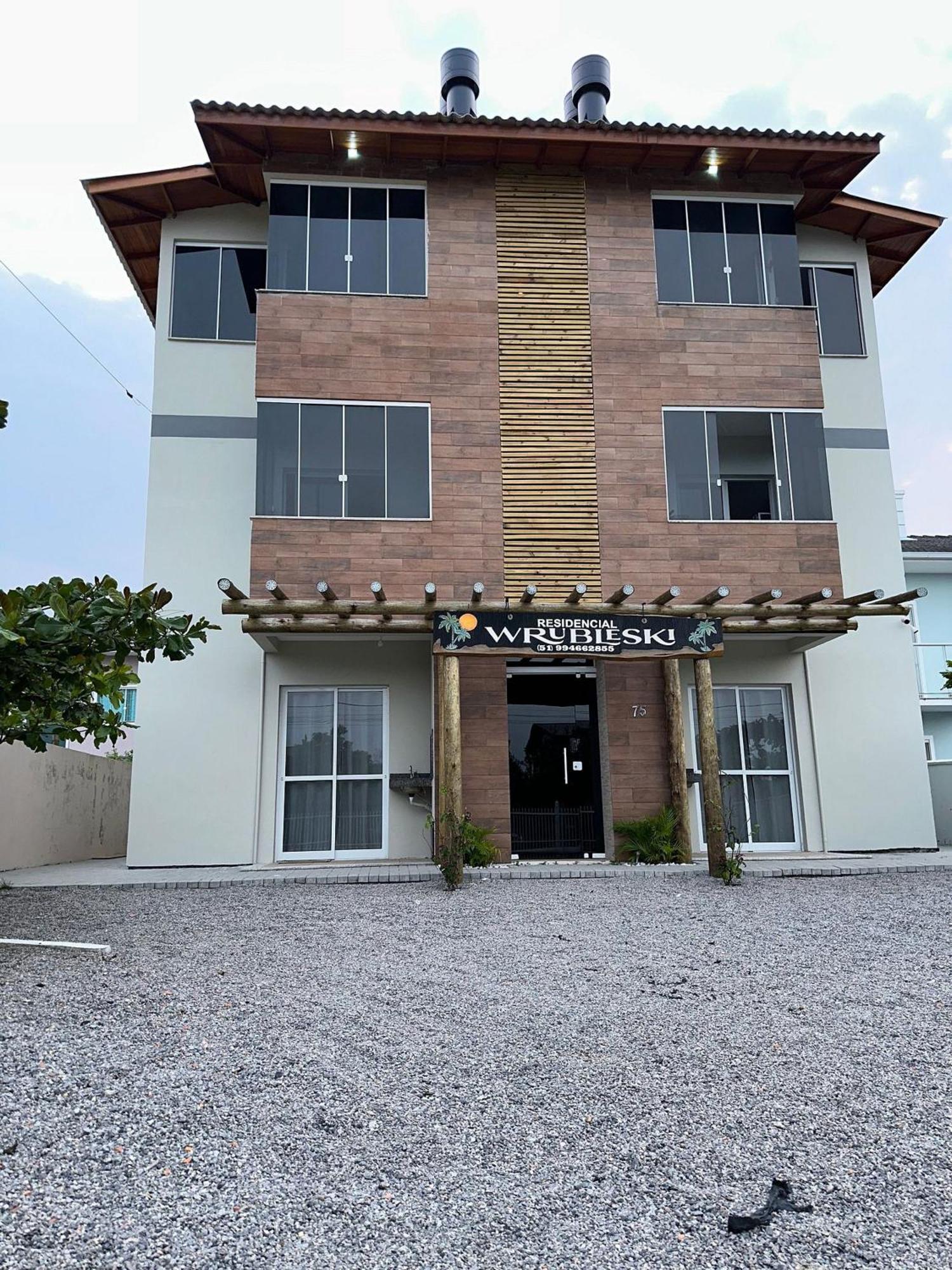 Residencial Wrubleski Sc Пинхейра Екстериор снимка