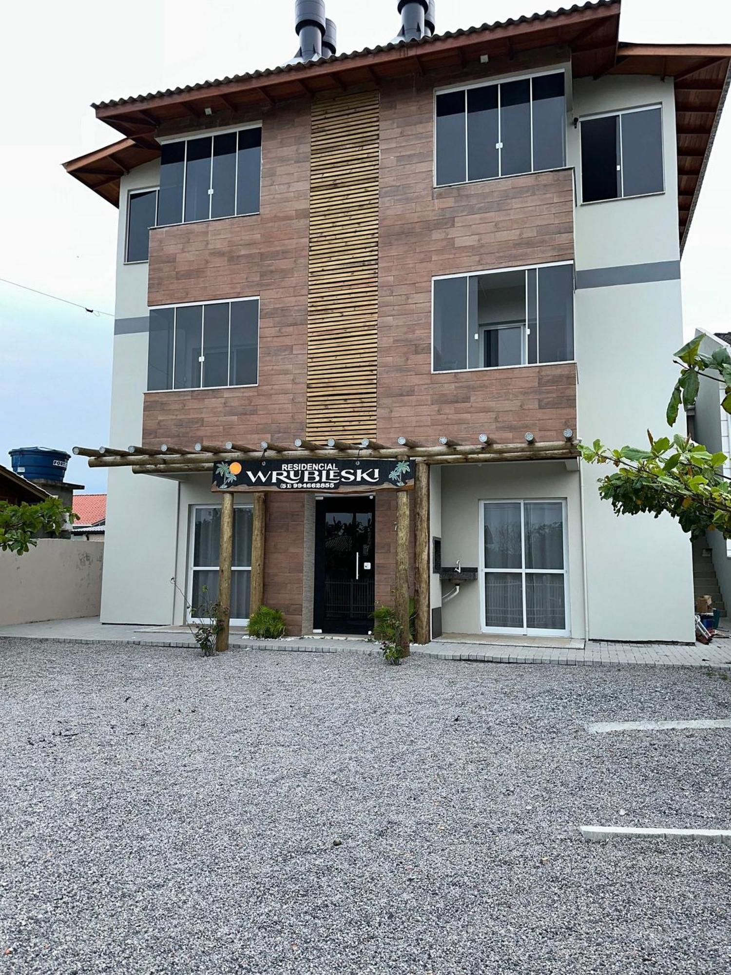 Residencial Wrubleski Sc Пинхейра Екстериор снимка